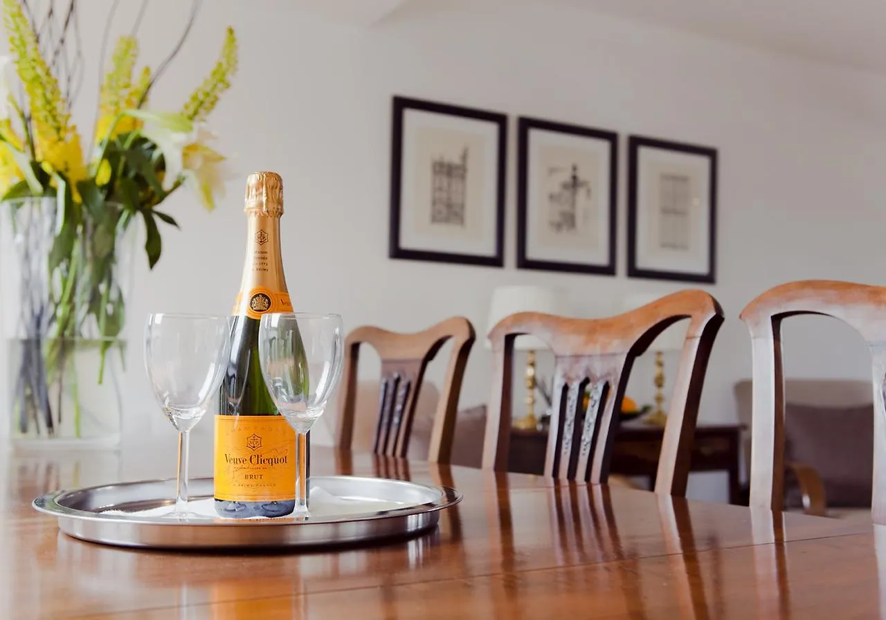 Royal Mile Penthouse - The Edinburgh Address Daire 0*,  Birleşik Krallık